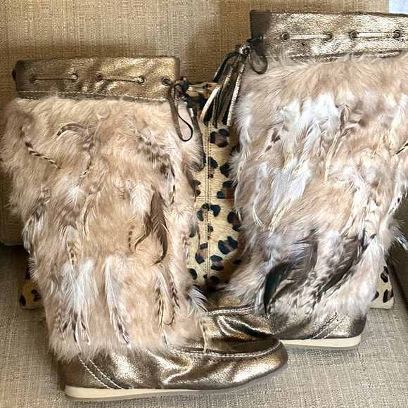 Feather & Faux Fur Boots / Slippers, Native American Style Maiden Princess - Picture 7 of 10